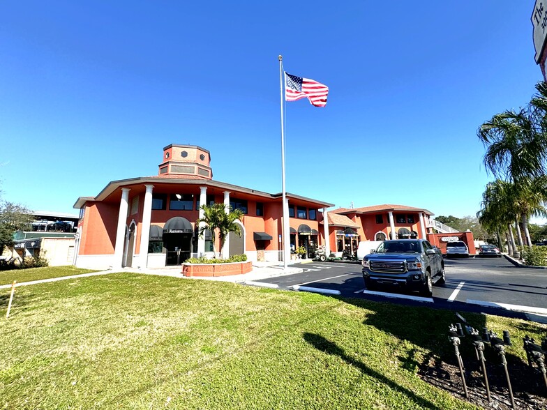 300-310 Monroe St, Dunedin, FL à louer - Photo de l’immeuble – Image 1 sur 15