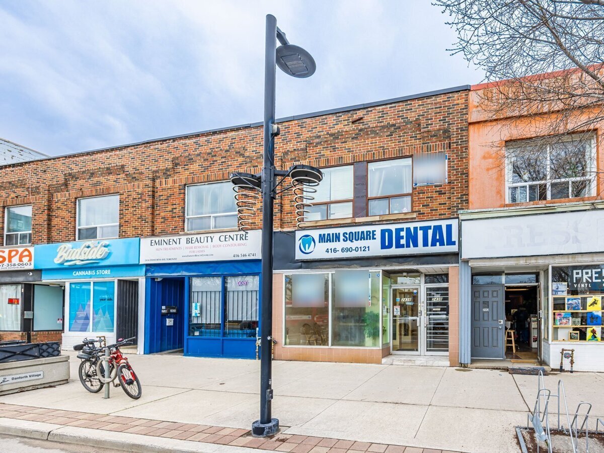 2438 Danforth Av, Toronto, ON à vendre Photo de l’immeuble– Image 1 sur 33