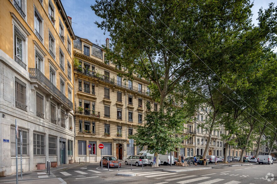 Immeuble residentiel dans Lyon à vendre - Photo de l’immeuble – Image 2 sur 2