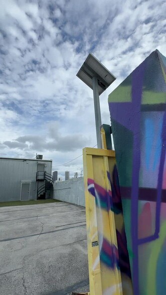 2021-2043 NW 1st Pl, Miami, FL à louer - Vidéo sur l’annonce professionnelle – Image 2 sur 15