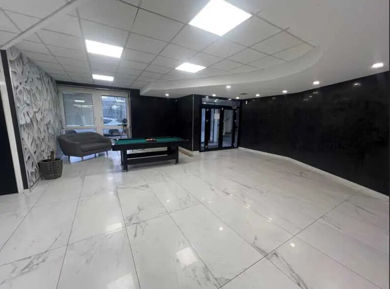 Bureau dans Bron à louer - Photo intérieure – Image 2 sur 8