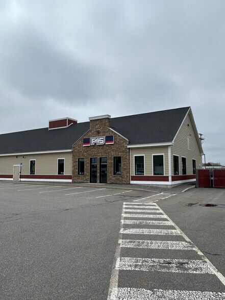4 Stephen Dr, Brunswick, ME à louer - Photo de l’immeuble – Image 1 sur 1