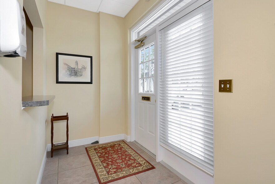 6981 Curtiss Ave, Sarasota, FL à louer - Photo intérieure – Image 2 sur 9