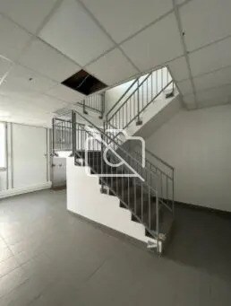 Industriel/Logistique dans Coignières à louer - Photo de l’immeuble – Image 2 sur 5