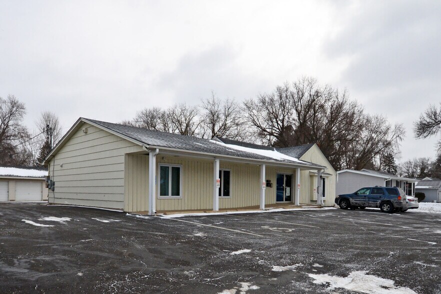 4066-4070 White Bear Avenue portefeuille de 2 biens à vendre sur LoopNet.fr - Photo de l’immeuble – Image 3 sur 11