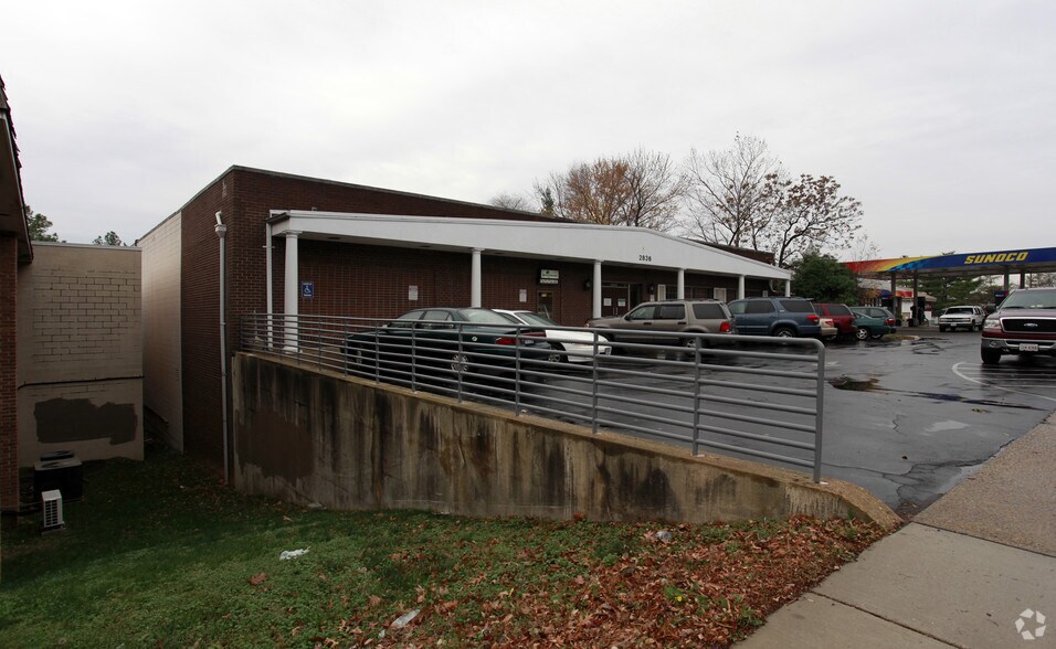 2836 Duke St, Alexandria, VA à louer - Photo de l’immeuble – Image 2 sur 2