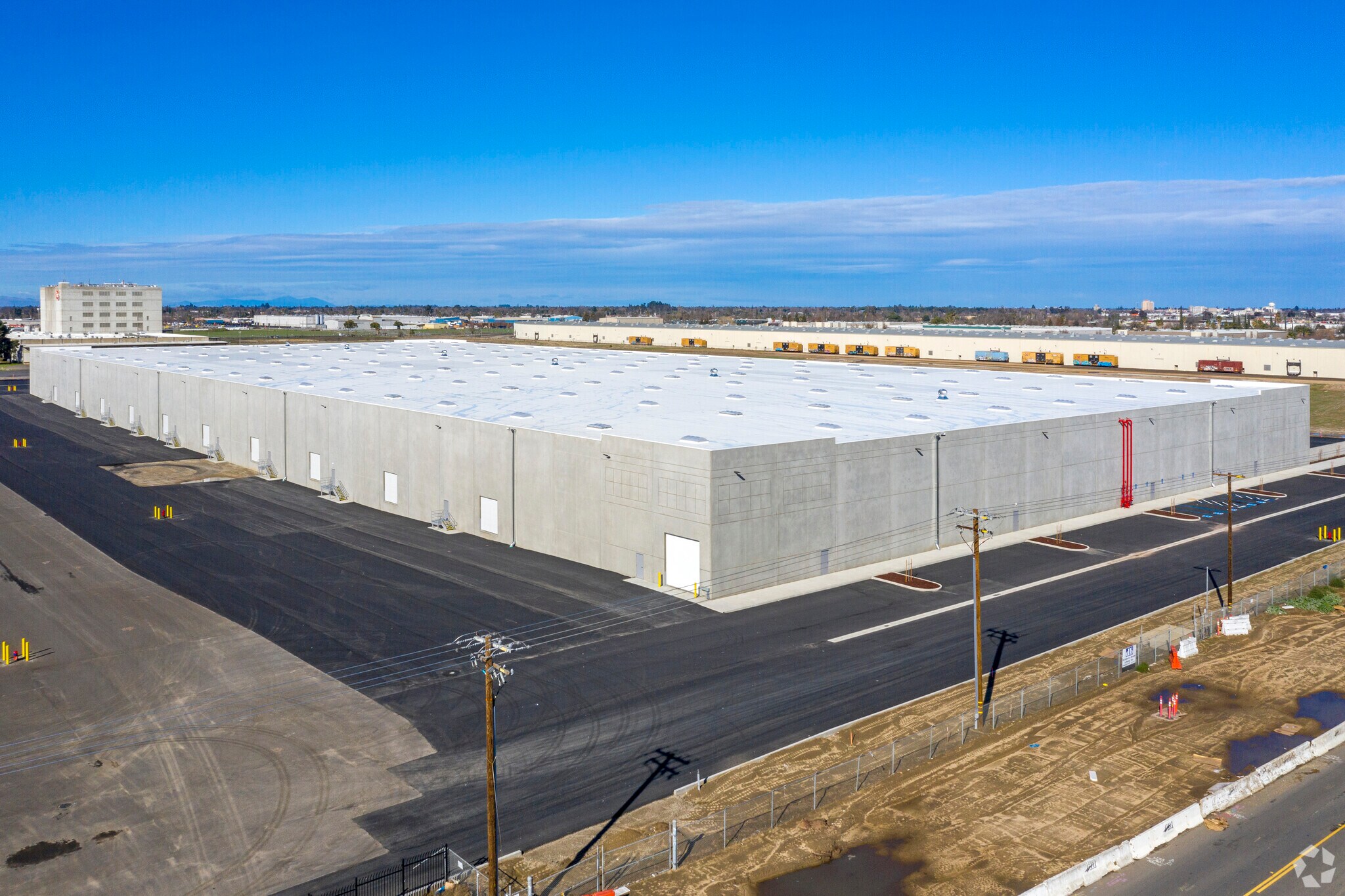 1225 E Whitmore Ave, Modesto, CA à louer Photo principale– Image 1 sur 5