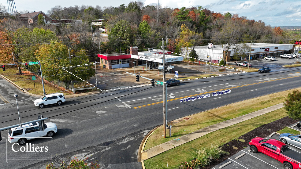 1501 N College Ave, Fayetteville, AR à louer - Photo de l’immeuble – Image 3 sur 3