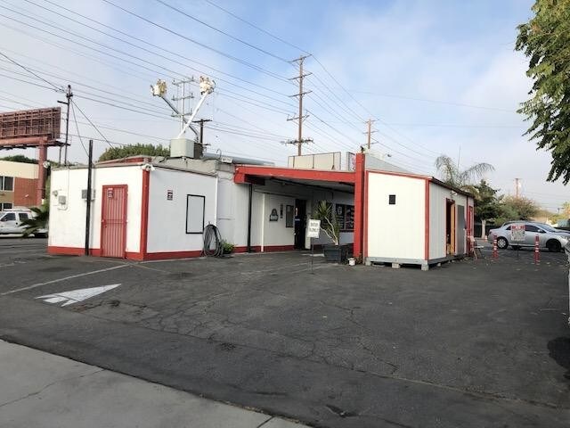 4420 W Magnolia Blvd, Burbank, CA à louer - Photo de l’immeuble – Image 3 sur 19