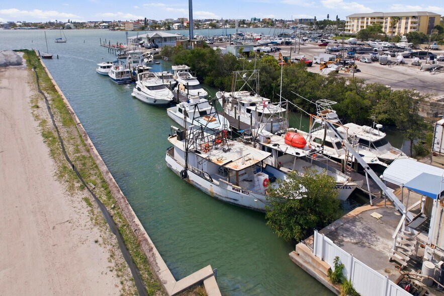 545 150th Ave, Madeira Beach, FL à vendre - Photo de l’immeuble – Image 3 sur 11