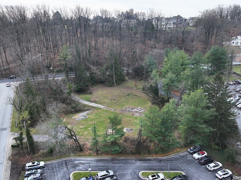 8328 Bellona Ave, Towson, MD à vendre - Photo de l’immeuble – Image 1 sur 5