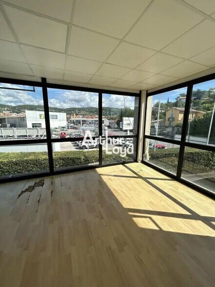 300 Avenue Du Général De Gaulle, Draguignan à louer - Photo de l’immeuble – Image 3 sur 4