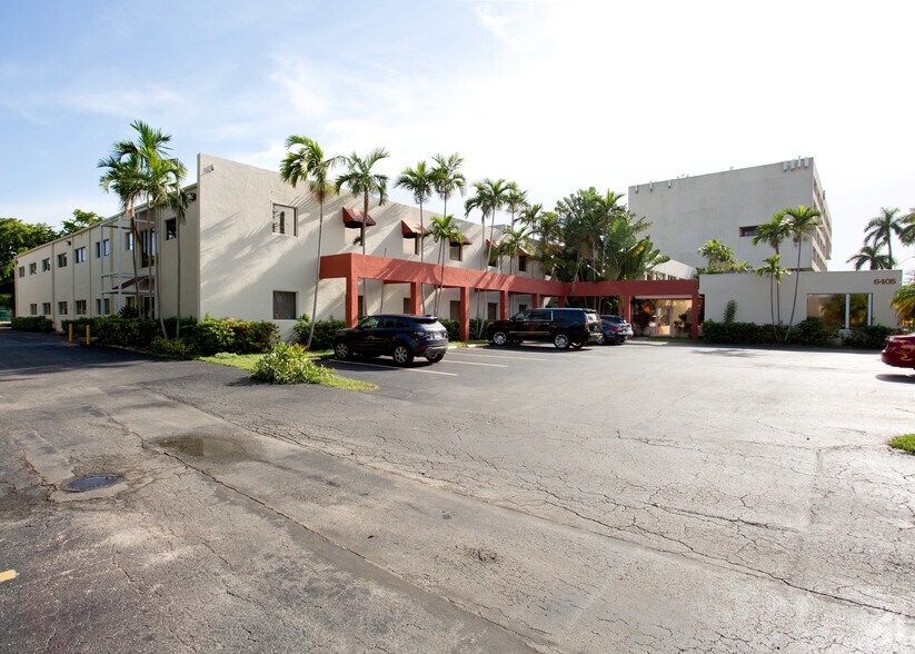 6405 NW 36th St, Miami, FL à louer - Photo de l’immeuble – Image 2 sur 10