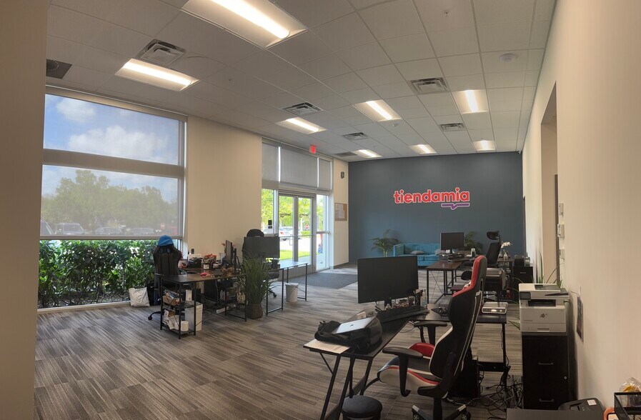 8404 NW 90th St, Miami, FL à louer - Photo de l’immeuble – Image 2 sur 14