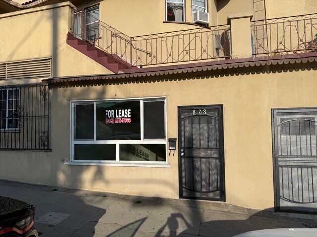 808 Centennial St, Los Angeles, CA à louer - Photo de l’immeuble – Image 2 sur 2