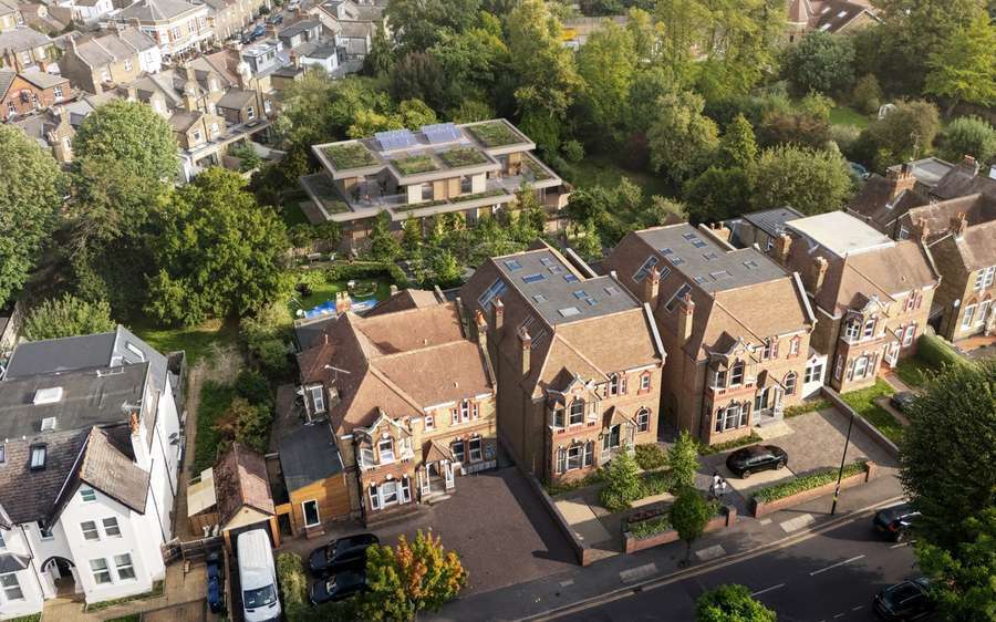 5 & 7 Madeley Rd, Londres à vendre - Photo de l’immeuble – Image 2 sur 4