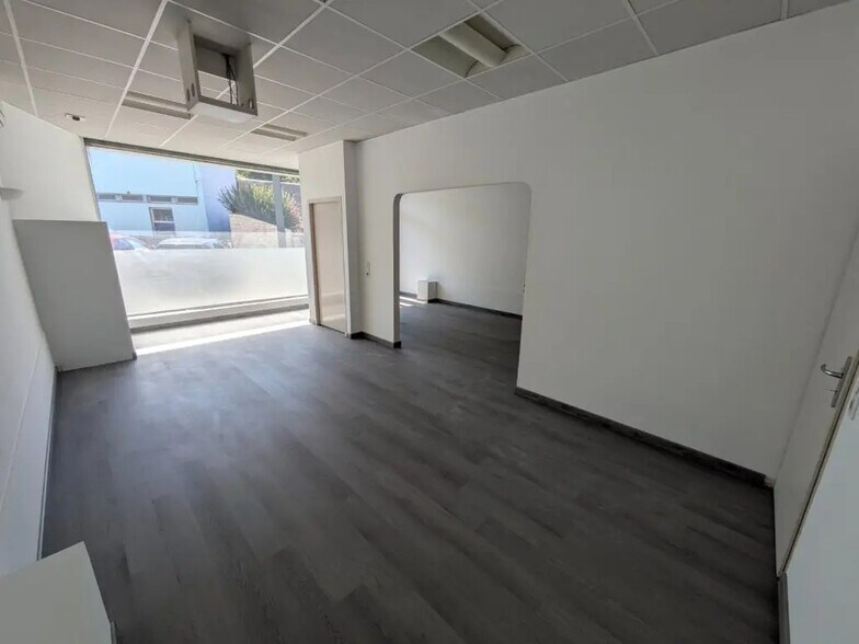 Local commercial dans Besançon à louer - Photo de l’immeuble – Image 3 sur 6