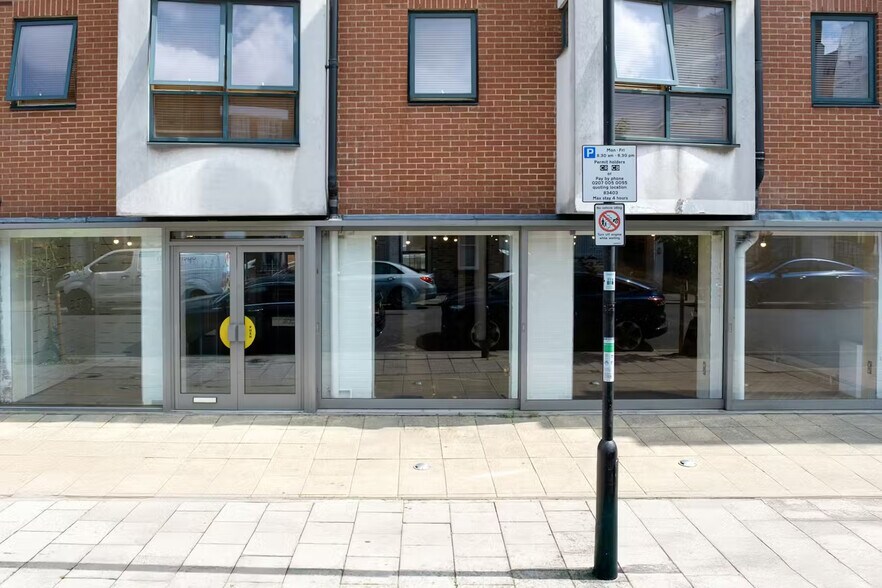 189 Stonhouse St, Londres à vendre - Photo principale – Image 1 sur 5