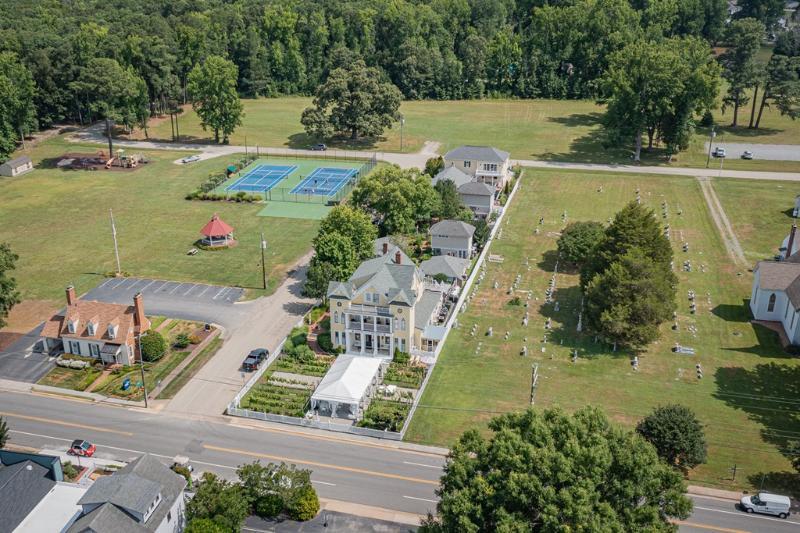 65 Tavern Rd, Irvington, VA à vendre - Photo de l’immeuble – Image 2 sur 24