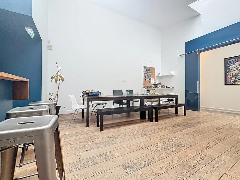 Immeuble residentiel dans Paris à vendre - Photo intérieure – Image 3 sur 19