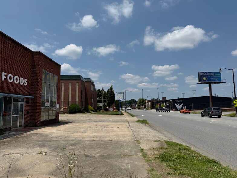 511 W Franklin Blvd, Gastonia, NC à vendre - Photo de l’immeuble – Image 2 sur 27