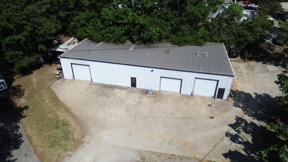 110 Ileagnes Rd, Raleigh, NC à louer - Photo principale – Image 1 sur 2