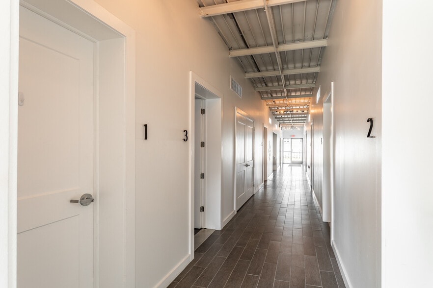 800 Hilton Rd, Ferndale, MI à louer - Photo intérieure – Image 3 sur 14