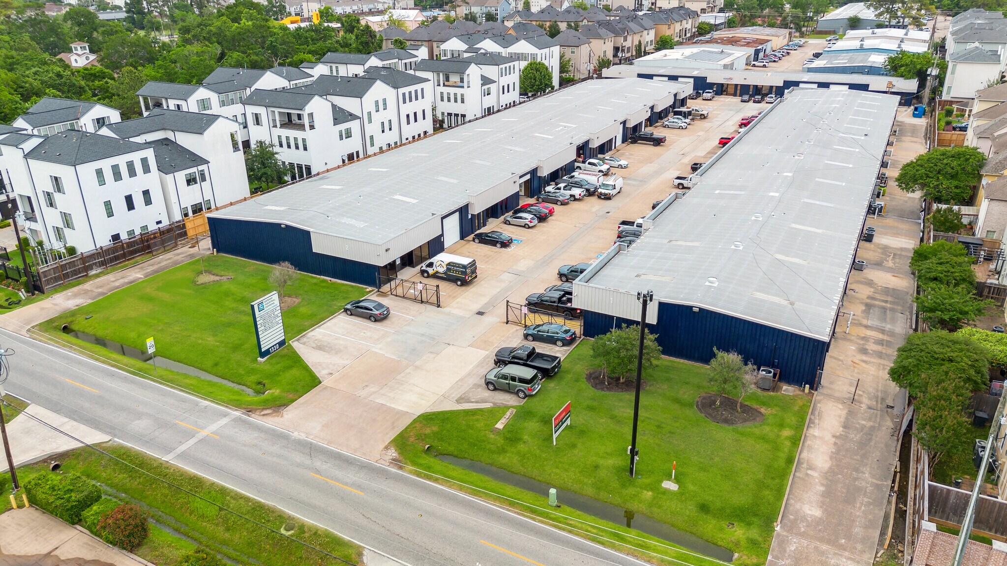 1330 Sherwood Forest St, Houston, TX à louer Photo principale– Image 1 sur 6