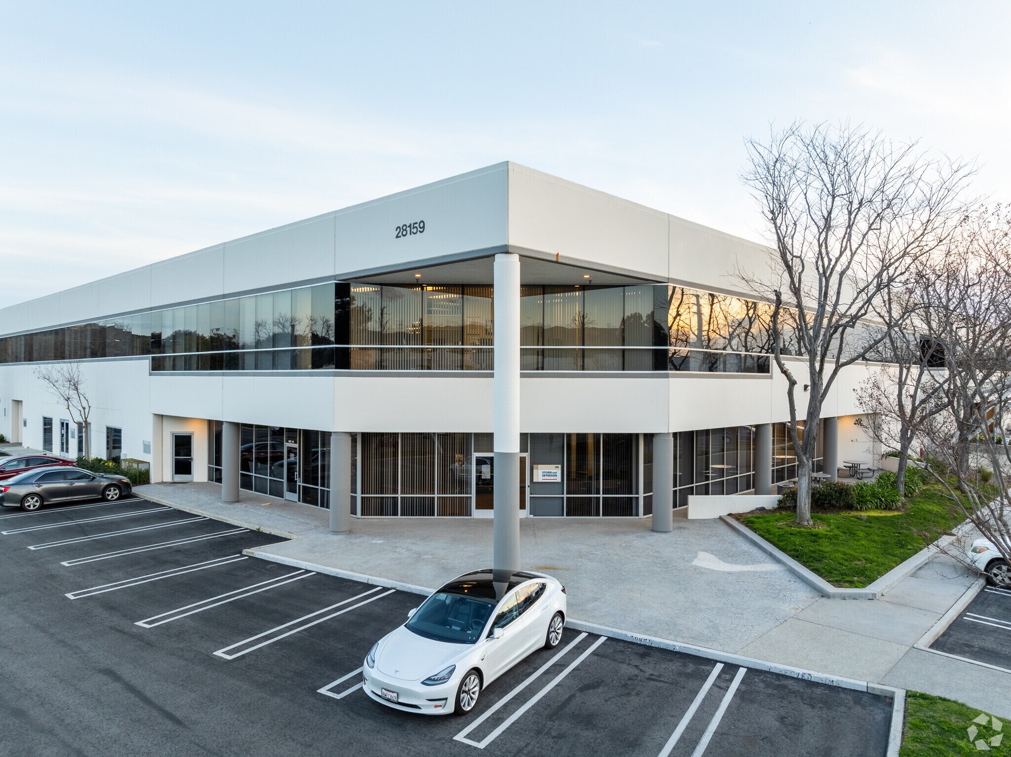 28159 Avenue Stanford, Valencia, CA à louer Photo principale– Image 1 sur 10