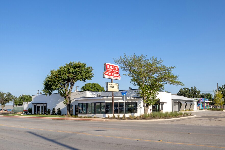 211 N Elm St, Arlington, TX à louer - Photo de l’immeuble – Image 3 sur 6