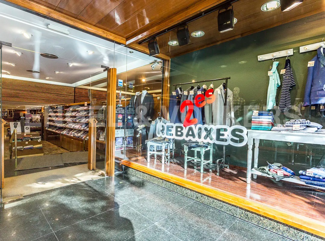 Manresa, BAR 08241 - Lot 01 - - Photo intérieure - Image 1 of 16