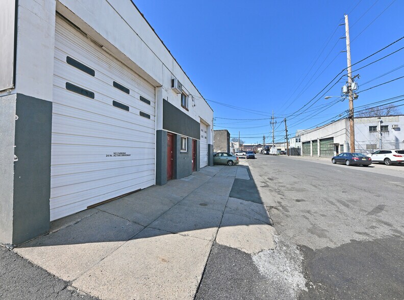 72 Illinois Ave, Paterson, NJ à vendre - Photo de l’immeuble – Image 3 sur 15