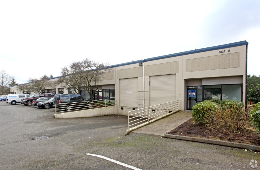 6825 176th Ave NE, Redmond, WA à louer - Photo de l’immeuble – Image 2 sur 3