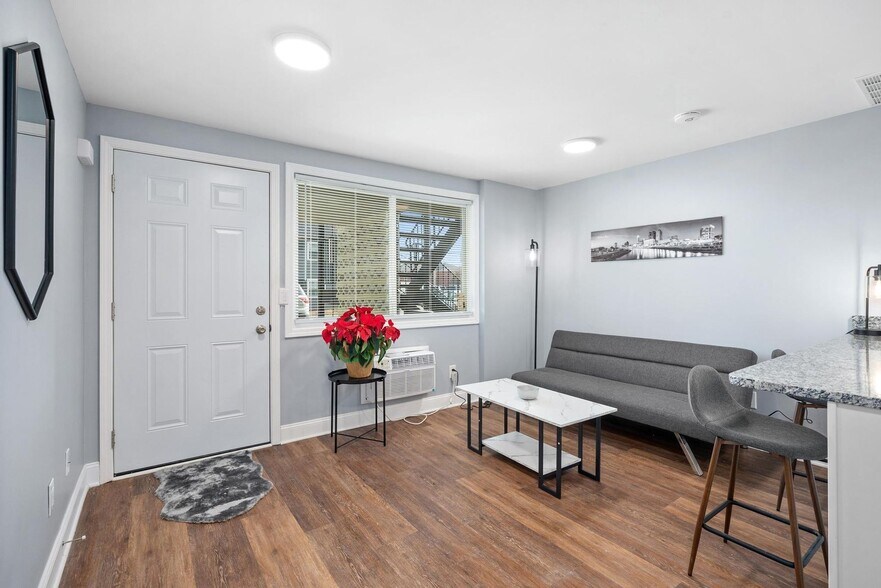 567-581 Riverview Dr, Columbus, OH à vendre - Photo de l’immeuble – Image 3 sur 43