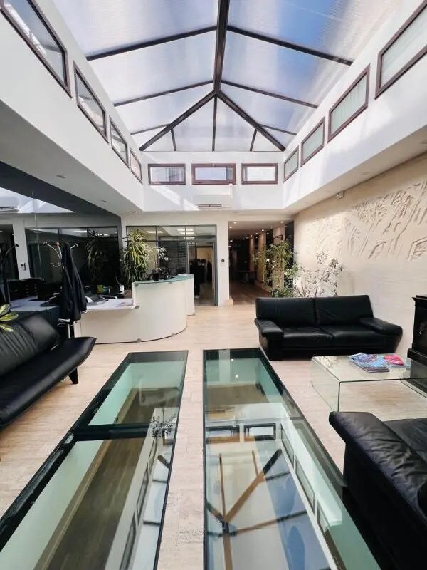 Plus de détails pour Local commercial à vendre