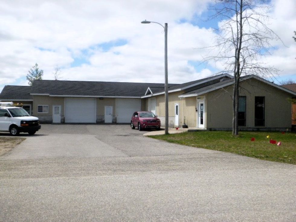 876 Robinwood Ct, Traverse City, MI à vendre Photo de l’immeuble– Image 1 sur 25