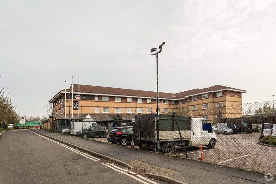 3 Leisure Way, Londres à vendre - Photo principale – Image 1 sur 1