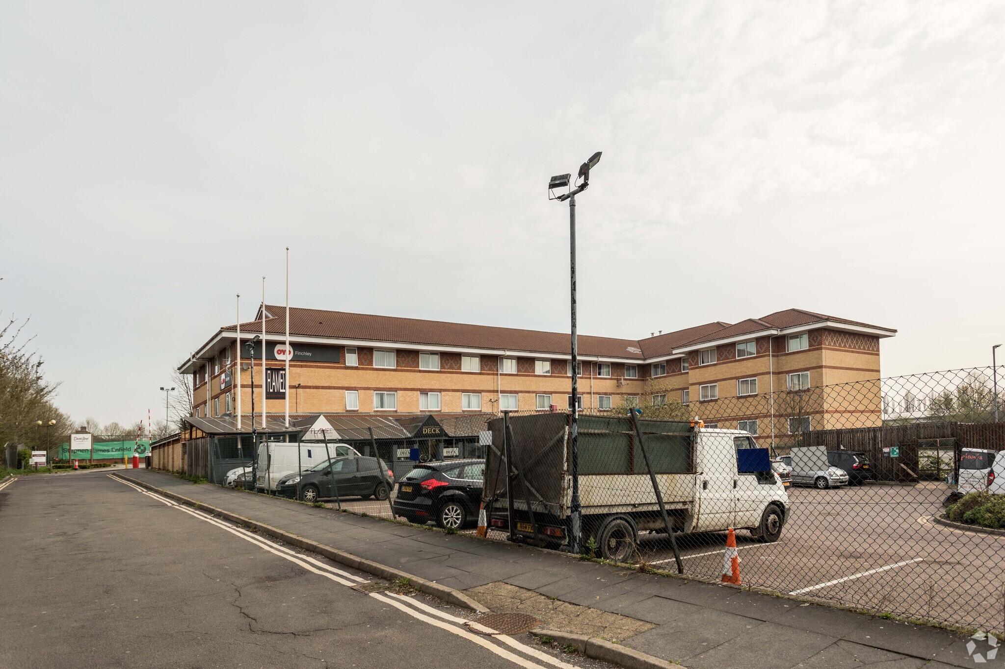 3 Leisure Way, Londres à vendre Photo principale– Image 1 sur 2