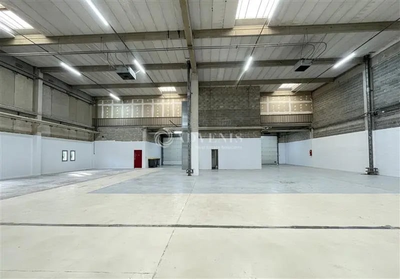 Local d’activités dans Sarcelles à louer - Photo de l’immeuble – Image 1 sur 10