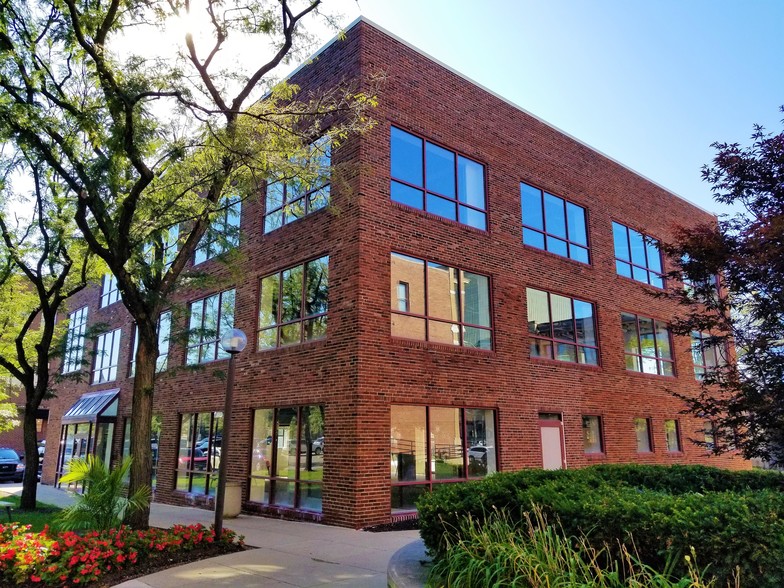 324 E New York St, Indianapolis, IN à louer - Photo de l’immeuble – Image 1 sur 11