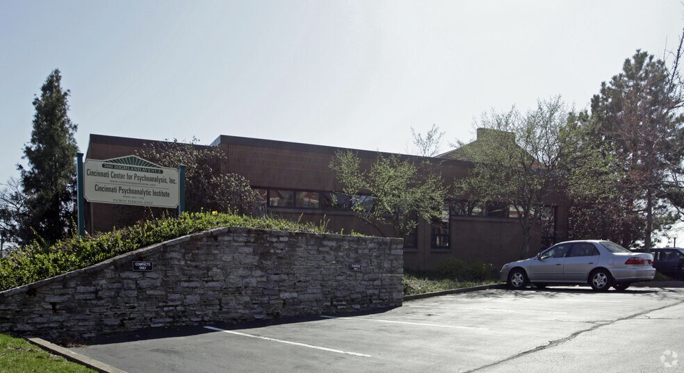 3001 Highland Ave, Cincinnati, OH à louer - Photo de l’immeuble – Image 2 sur 2