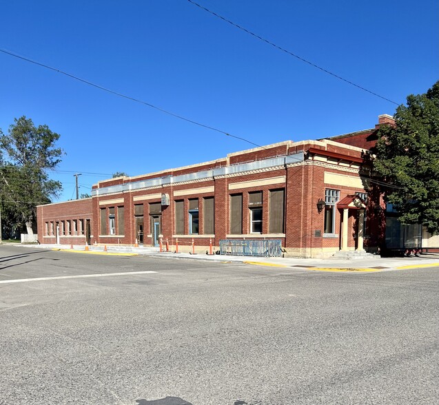 201 Main St, Roundup, MT à louer - Photo de l’immeuble – Image 1 sur 16