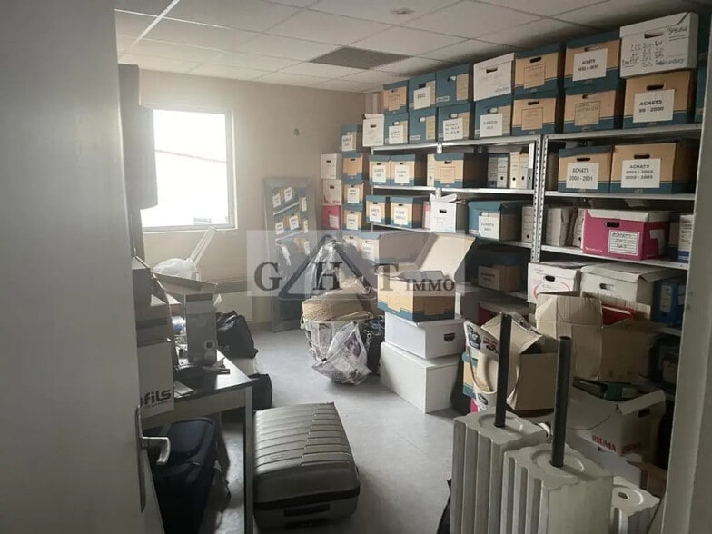Industriel/Logistique dans Méry-sur-Oise à louer - Photo de l’immeuble – Image 3 sur 10