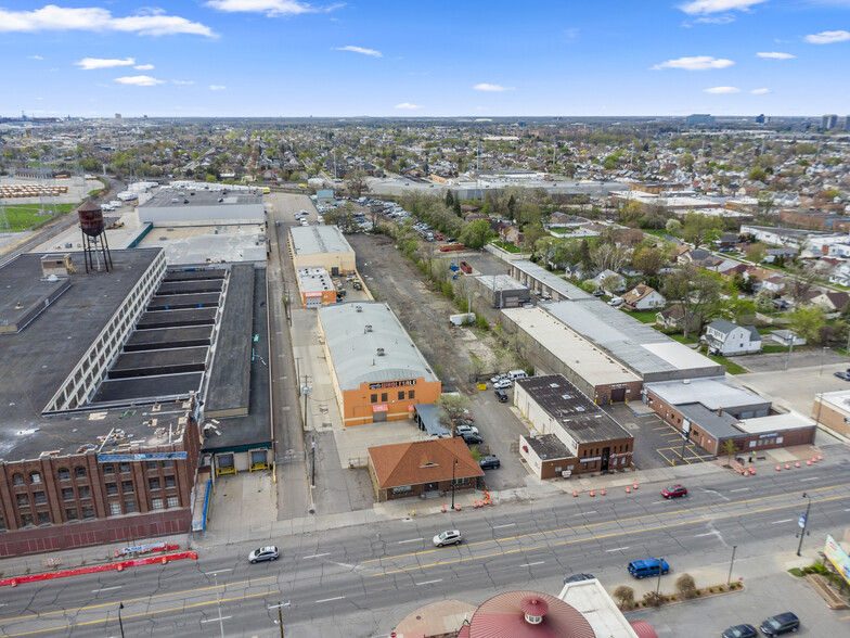 14321 W Warren Ave, Dearborn, MI à louer - Photo de l’immeuble – Image 3 sur 26