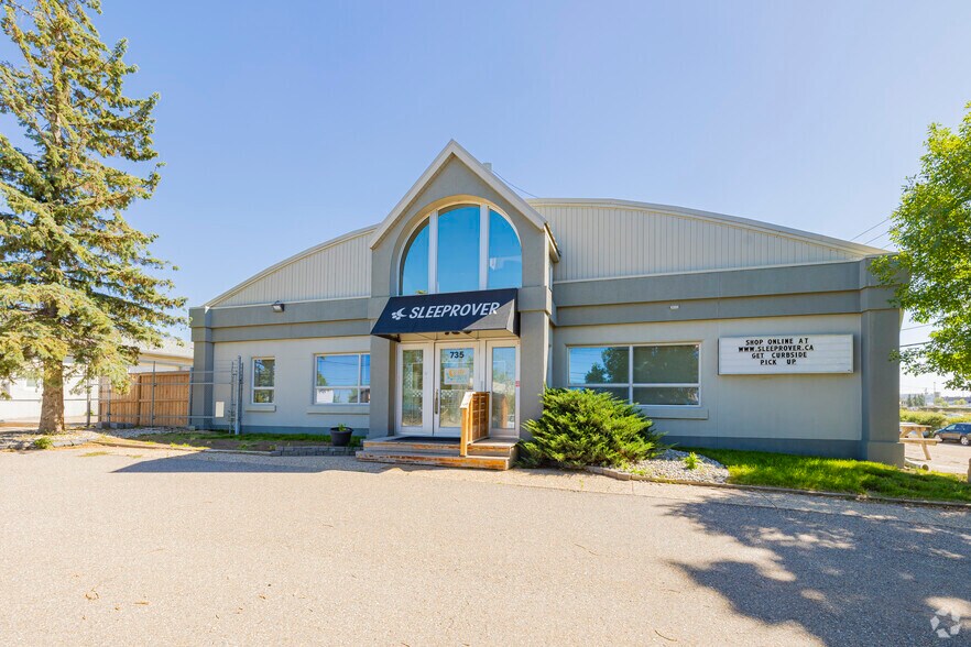 735 41st Ave NE, Calgary, AB à vendre - Photo principale – Image 1 sur 2