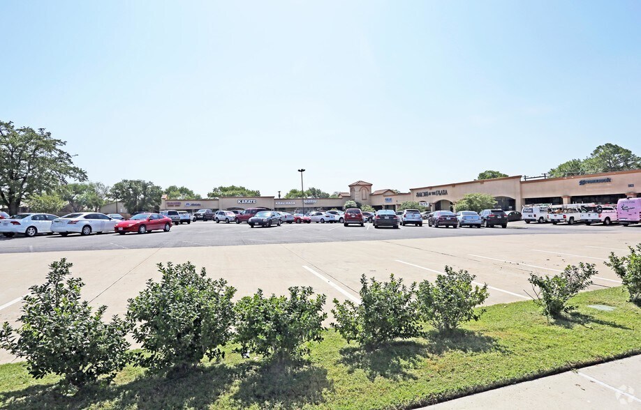 2700-2742 N O'Connor Rd, Irving, TX à louer - Photo de l’immeuble – Image 2 sur 10