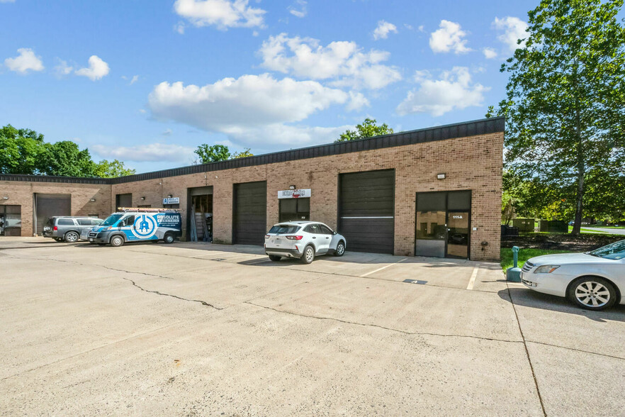 111 Carpenter Dr, Sterling, VA à vendre - Photo de l’immeuble – Image 1 sur 29
