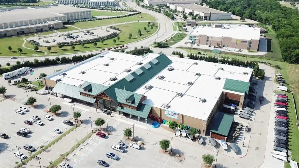 1 Cabela Dr, Allen, TX à vendre - Vidéo aérienne par drone – Image 2 sur 9