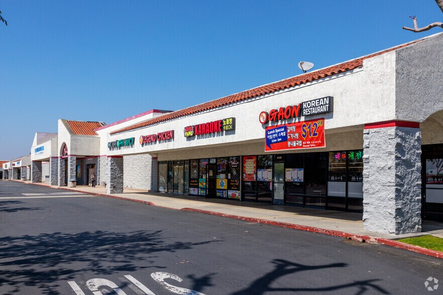 12521-12573 Carson St, Hawaiian Gardens, CA à louer - Photo de l’immeuble – Image 1 sur 9