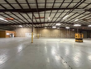 11803 Metro Pky, Fort Myers, FL à louer Photo intérieure– Image 2 sur 5